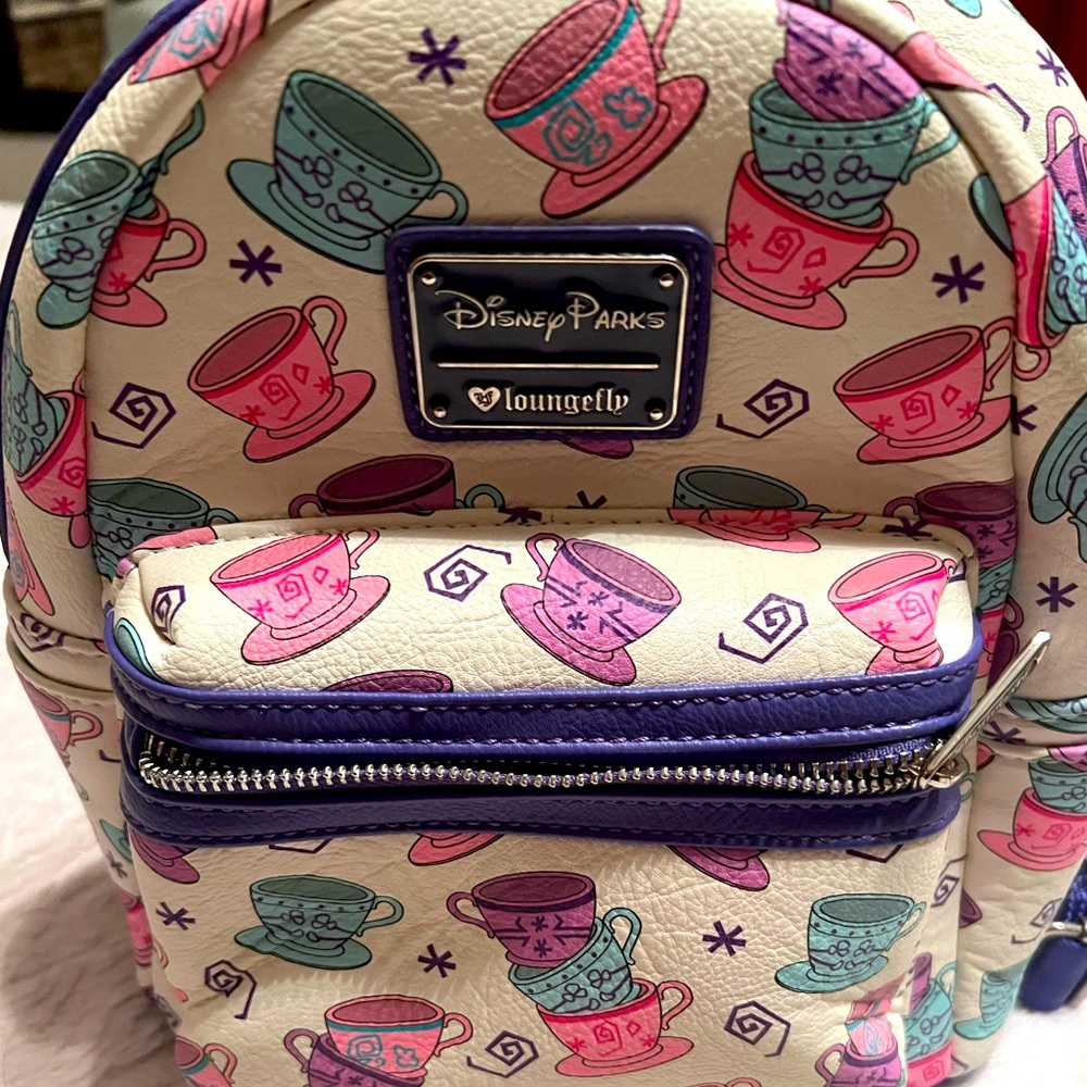 Lounge fly Alice in wonderland backpack.